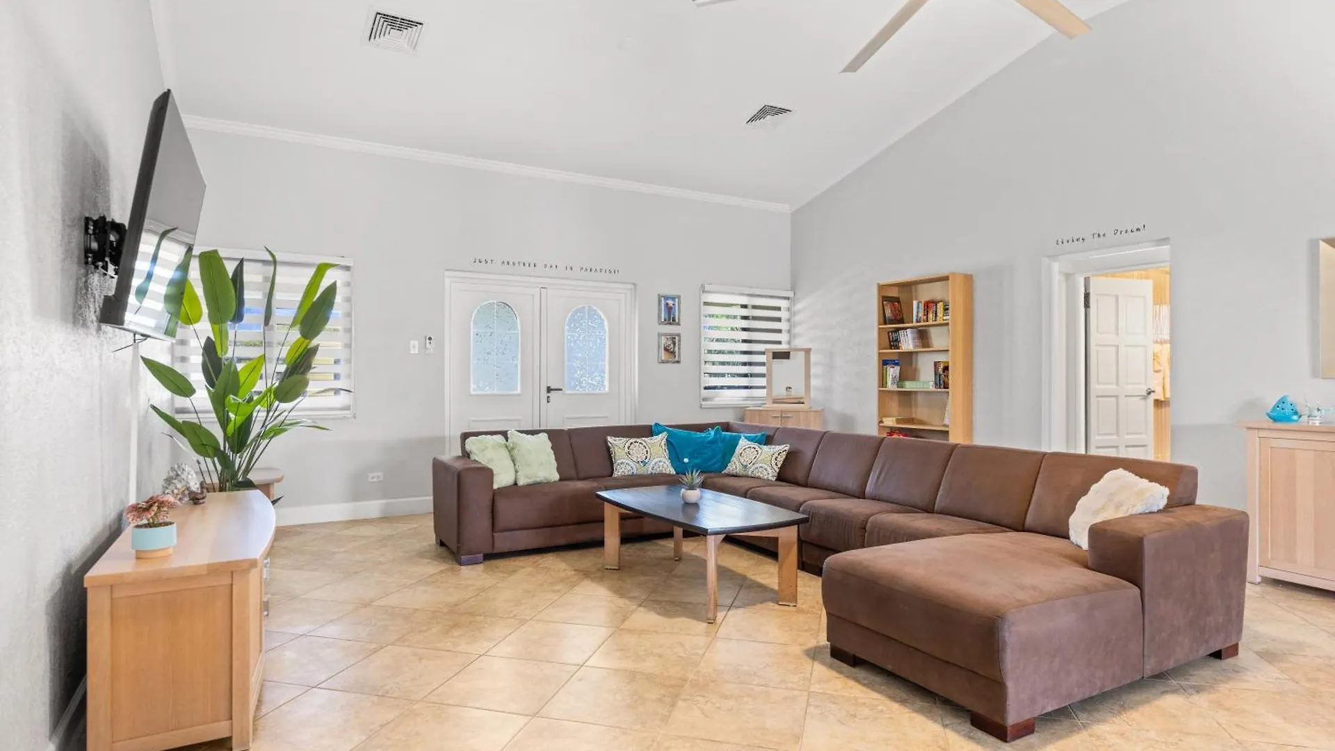Villa 3 Min To Beach W Pool, Jacuzzi & Gym By Top Tier Palm Beach