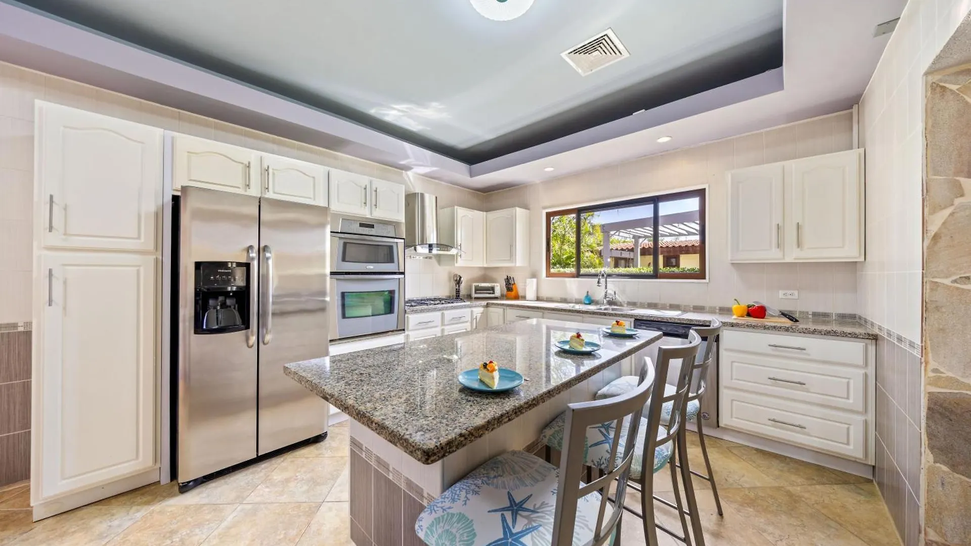 3 Min To Beach W Pool, Jacuzzi & Gym By Top Tier Palm Beach