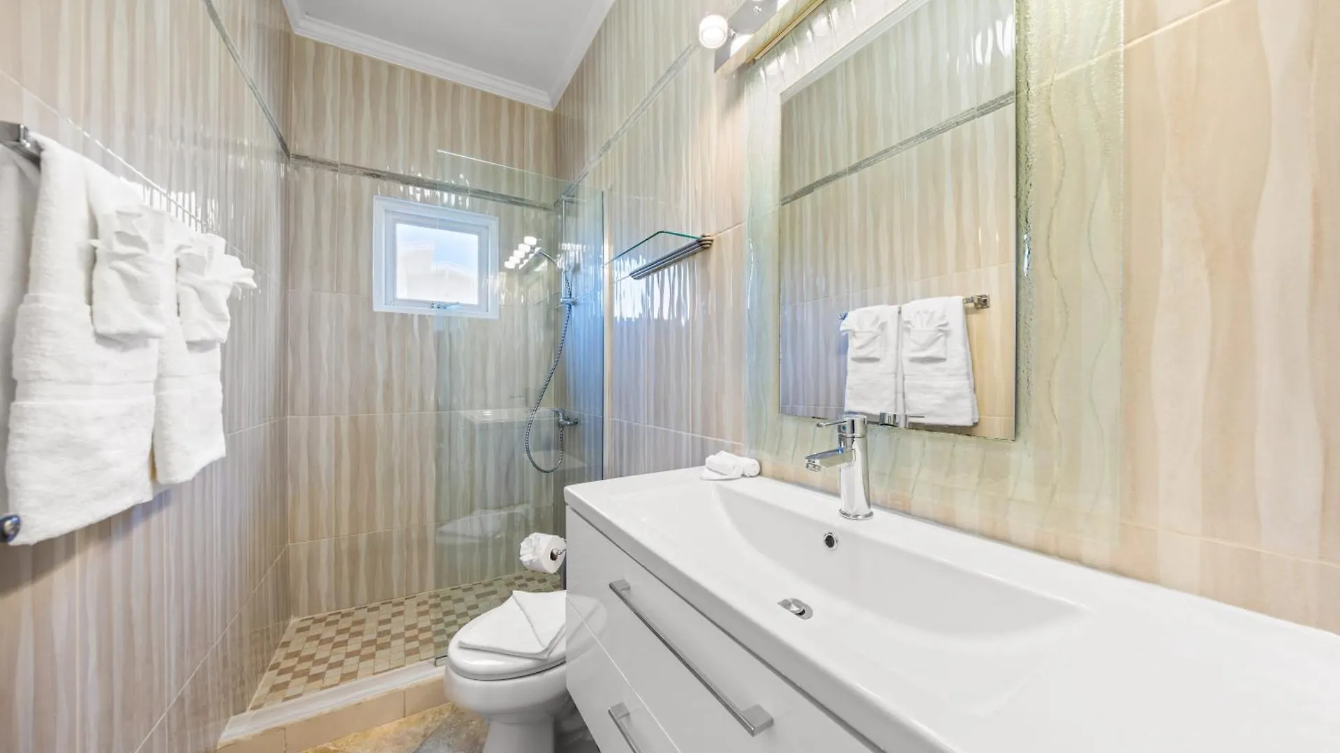 3 Min To Beach W Pool, Jacuzzi & Gym By Top Tier Palm Beach 0*,