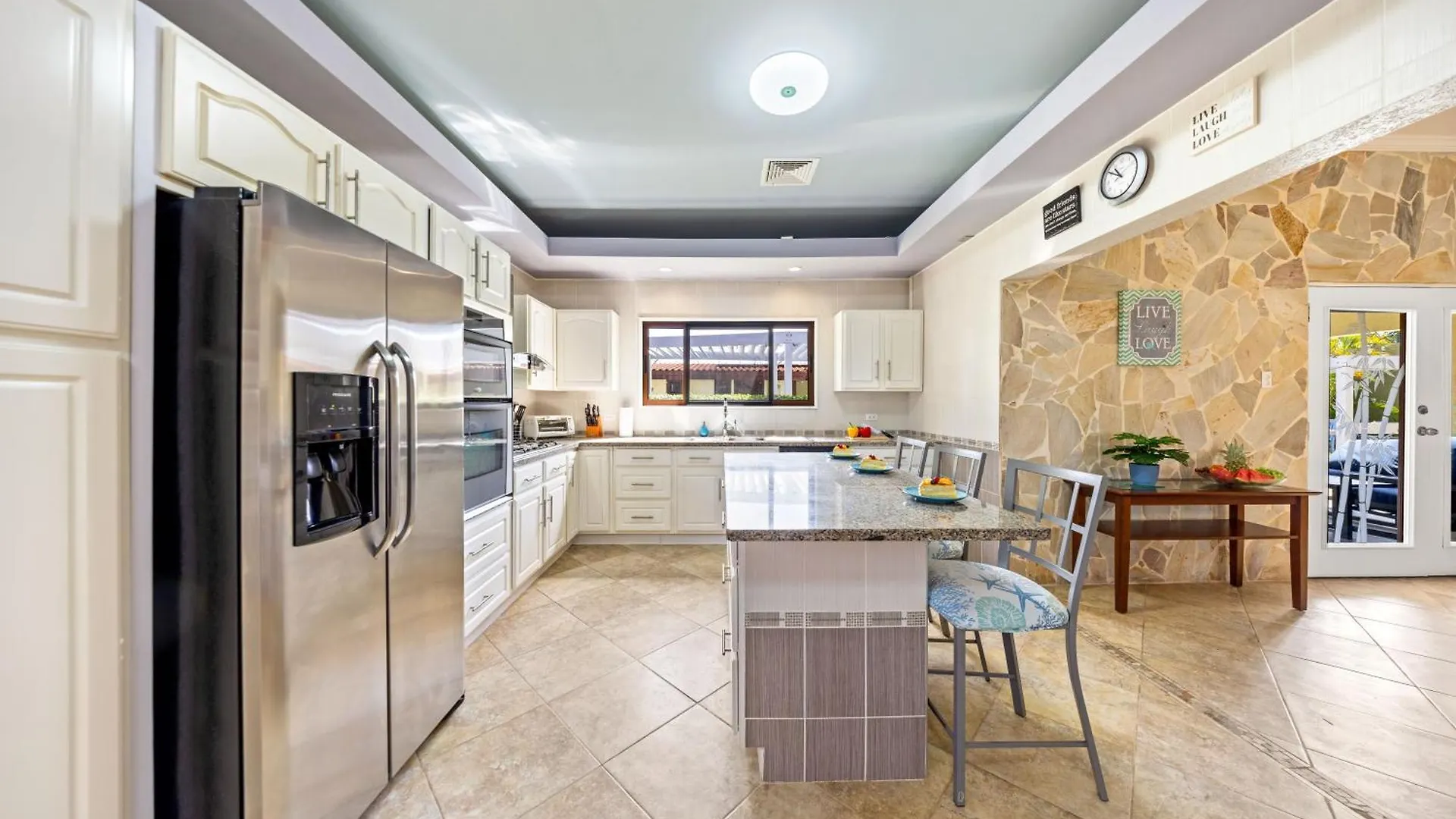 3 Min To Beach W Pool, Jacuzzi & Gym By Top Tier Palm Beach Villa
