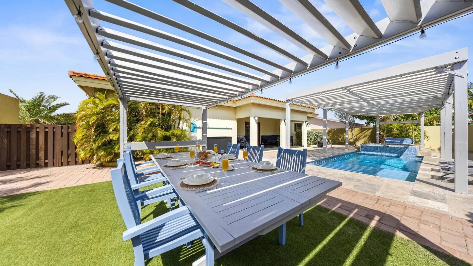 3 Min To Beach W Pool, Jacuzzi & Gym By Top Tier Palm Beach