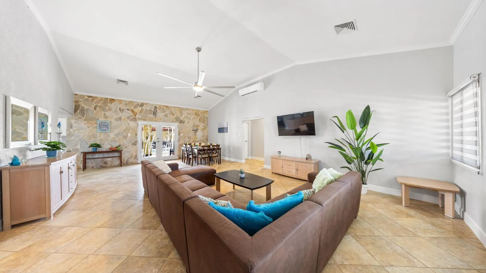 3 Min To Beach W Pool, Jacuzzi & Gym By Top Tier Palm Beach Villa