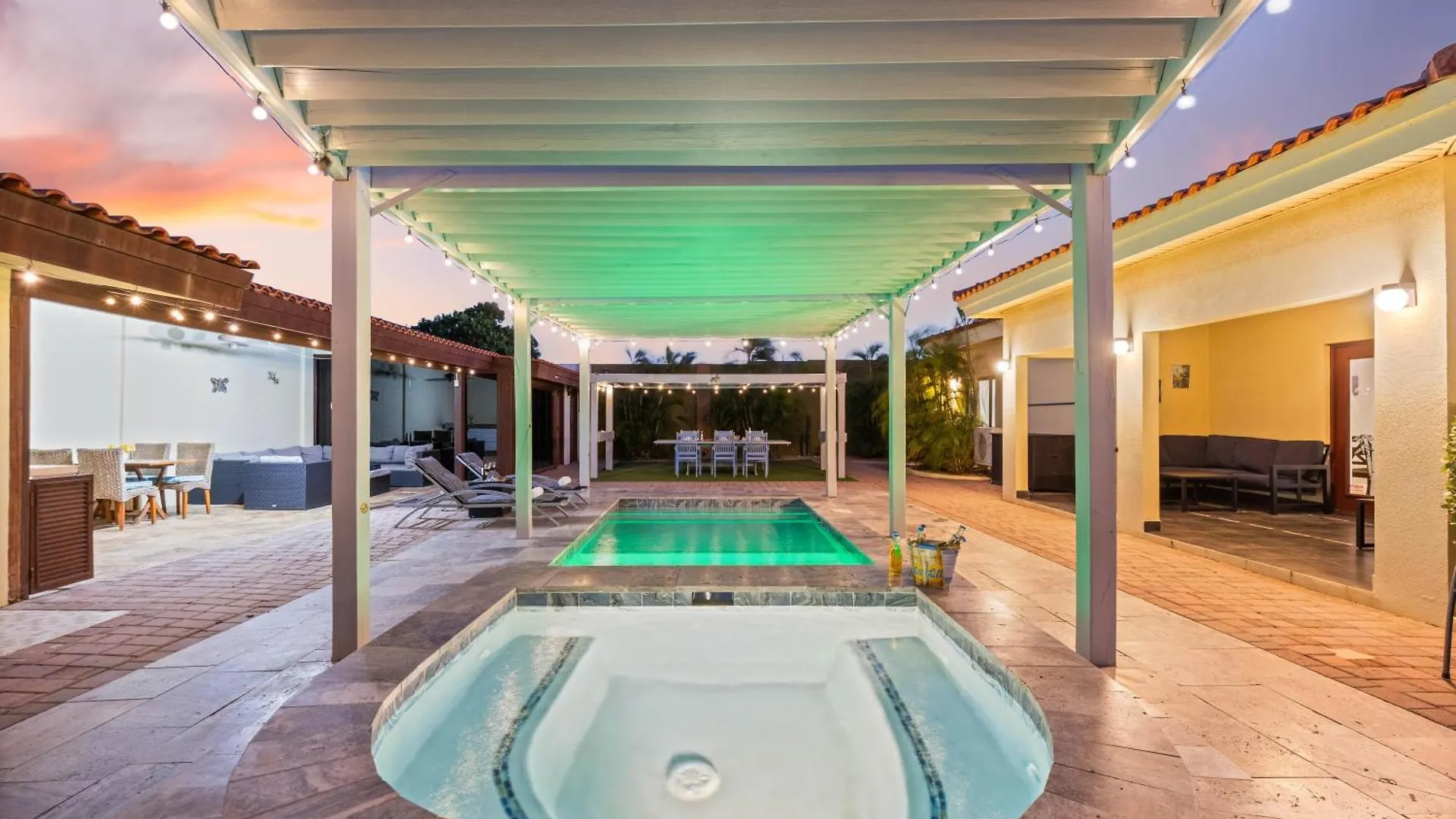 3 Min To Beach W Pool, Jacuzzi & Gym By Top Tier Palm Beach 0*,  Aruba