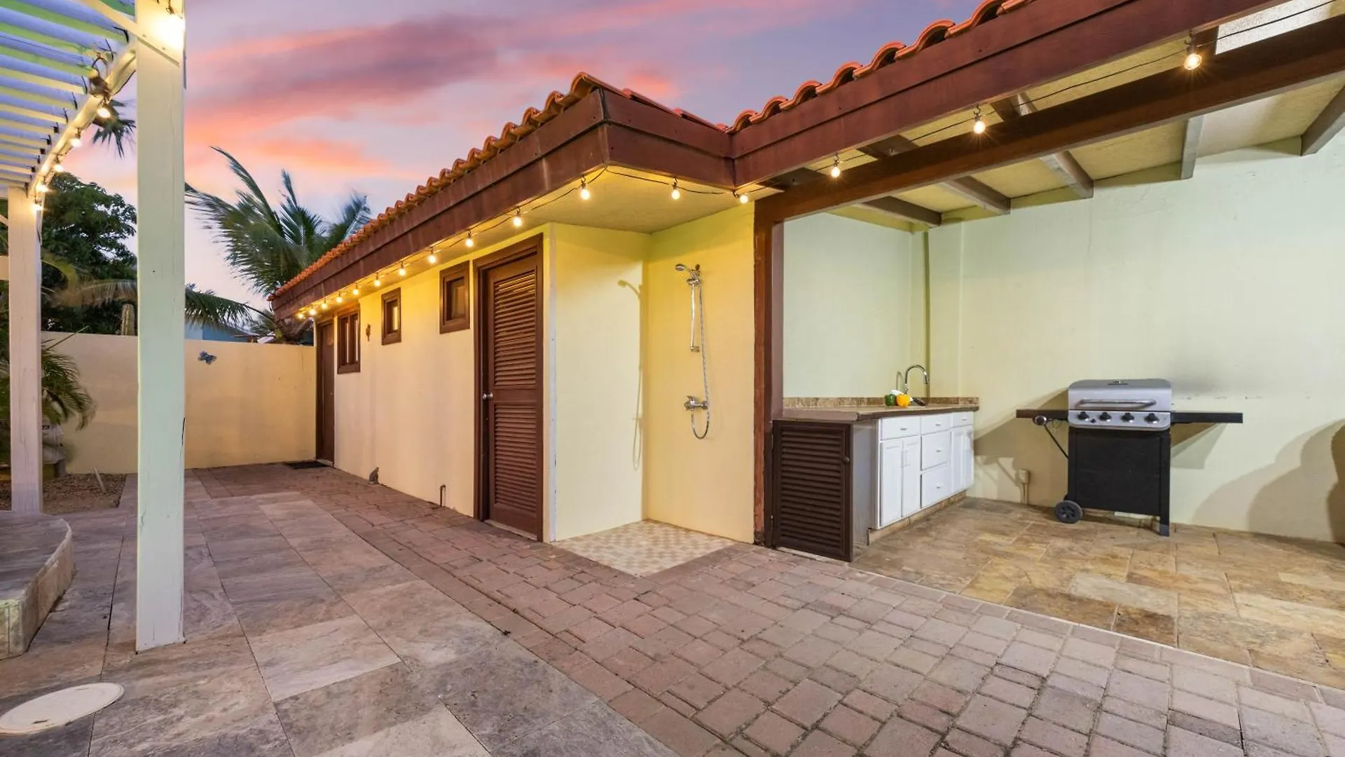 Villa 3 Min To Beach W Pool, Jacuzzi & Gym By Top Tier Palm Beach