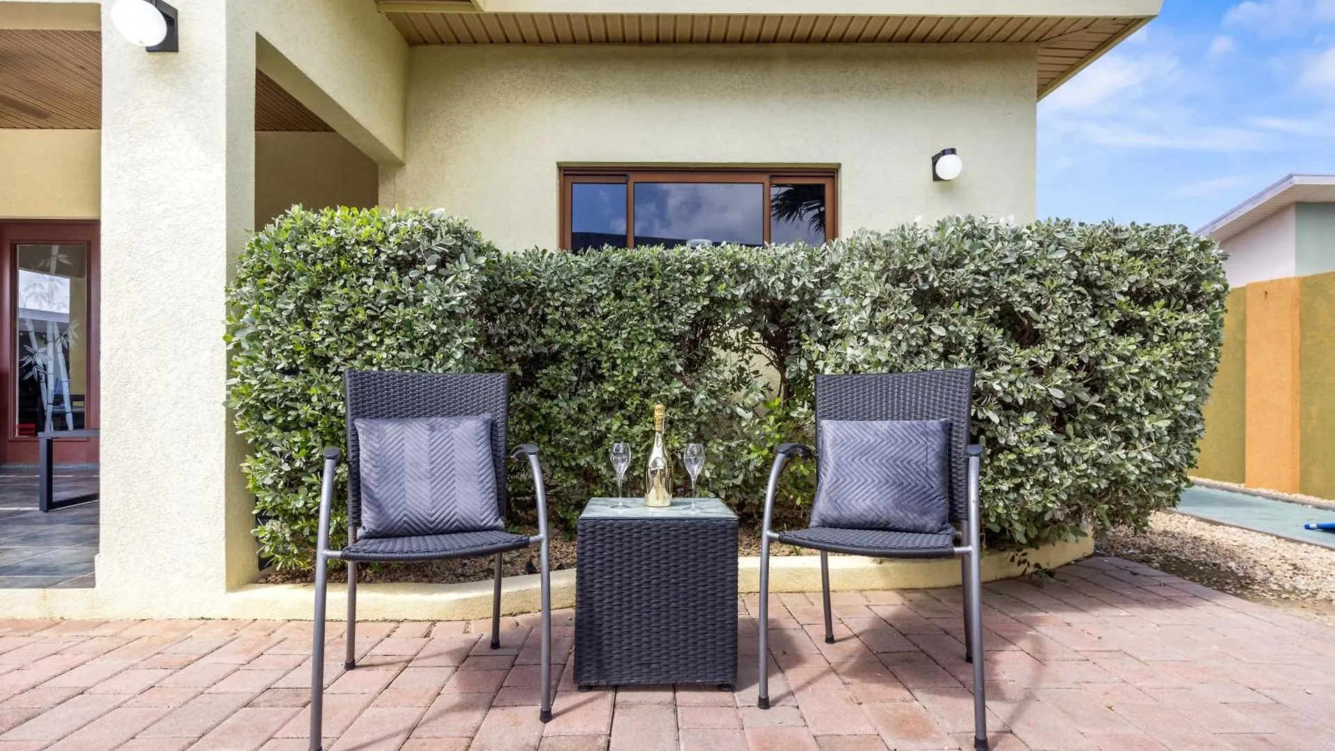 Villa 3 Min To Beach W Pool, Jacuzzi & Gym By Top Tier Palm Beach