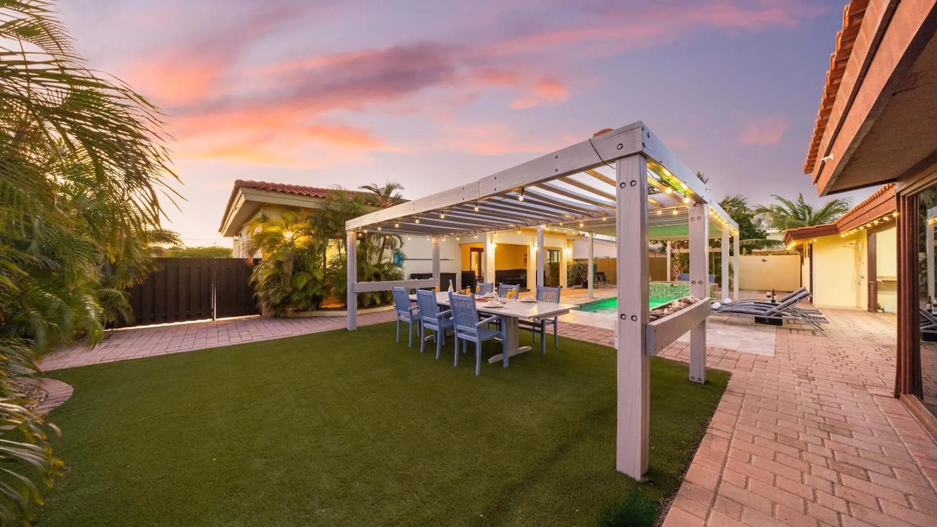 3 Min To Beach W Pool, Jacuzzi & Gym By Top Tier Palm Beach