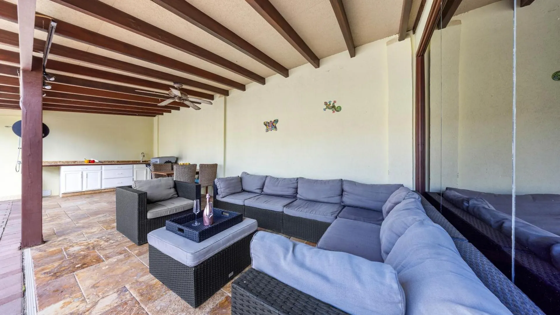 3 Min To Beach W Pool, Jacuzzi & Gym By Top Tier Palm Beach 0*,  Aruba