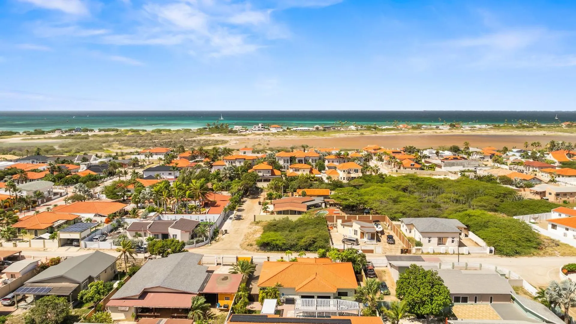 3 Min To Beach W Pool, Jacuzzi & Gym By Top Tier Palm Beach Villa