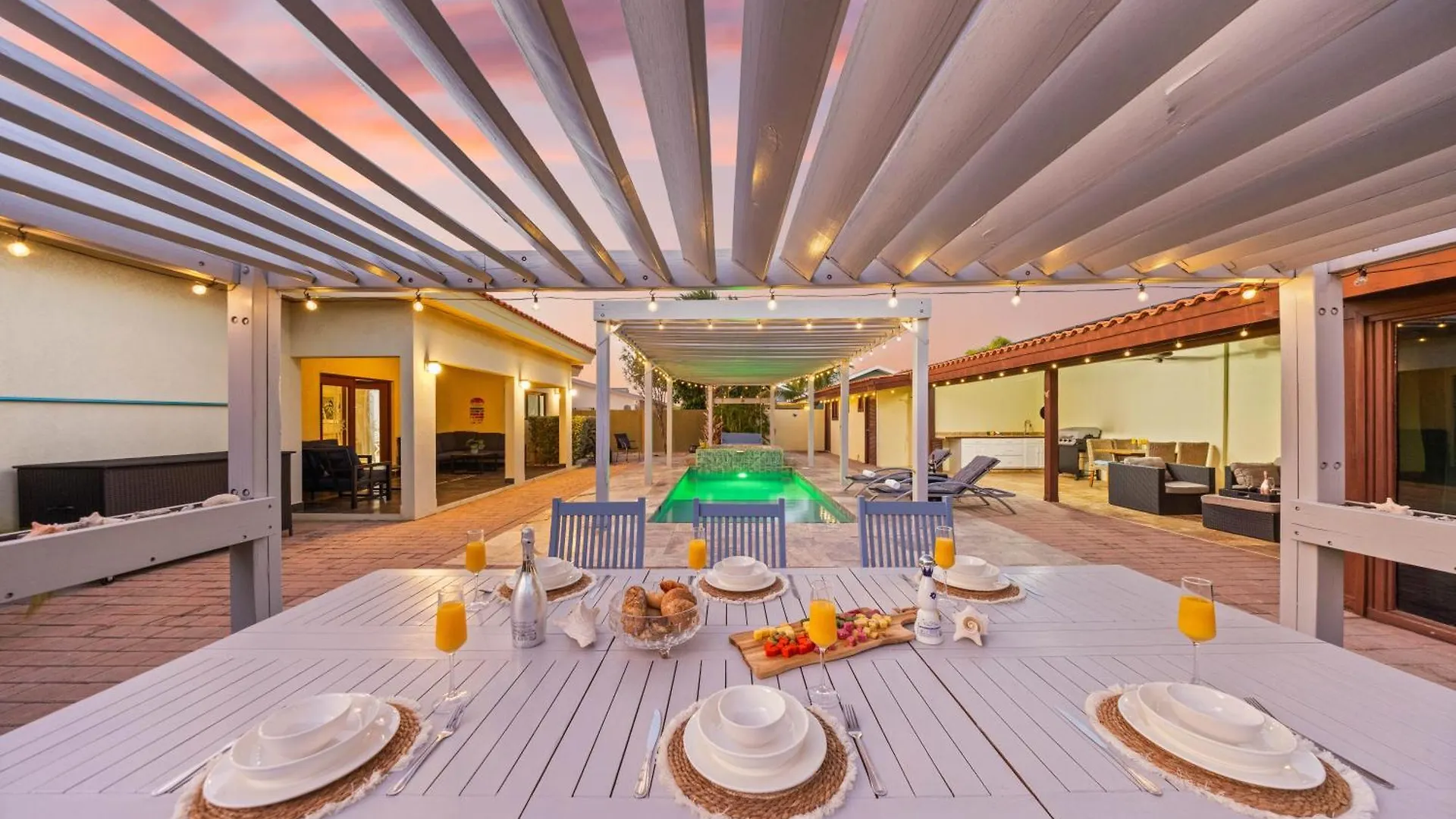 Villa 3 Min To Beach W Pool, Jacuzzi & Gym By Top Tier Palm Beach